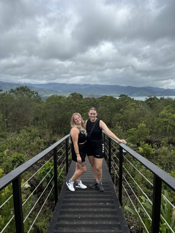 Marit & Shayen in Costa Rica - volunteer story - The Power of Sports