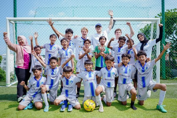 Florian volunteering as a sports coach in Indonesia
